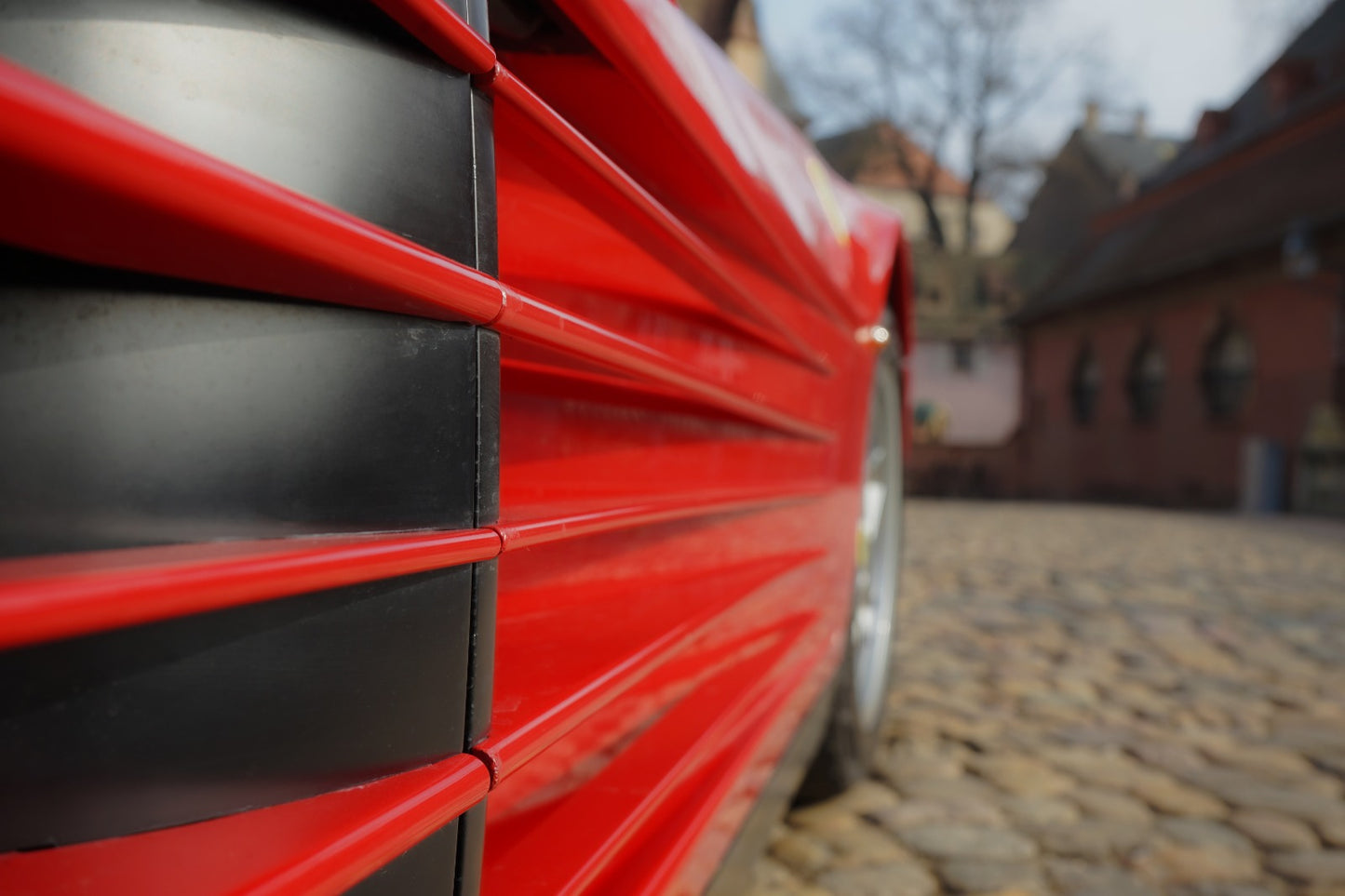 FERRARI TESTAROSSA