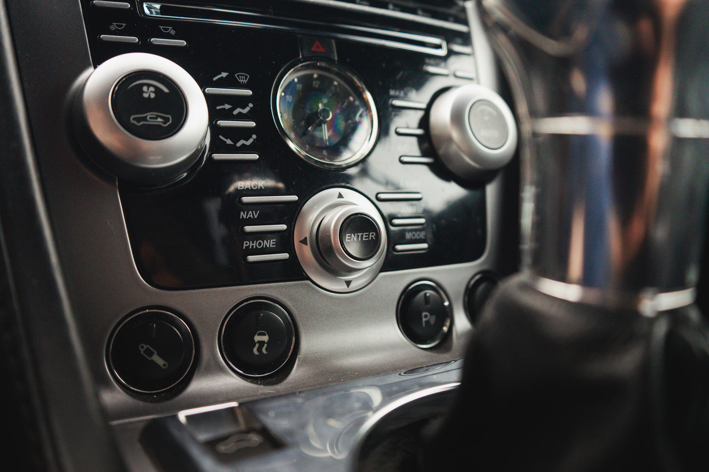 ASTON MARTIN DBS "Manual Gearbox"