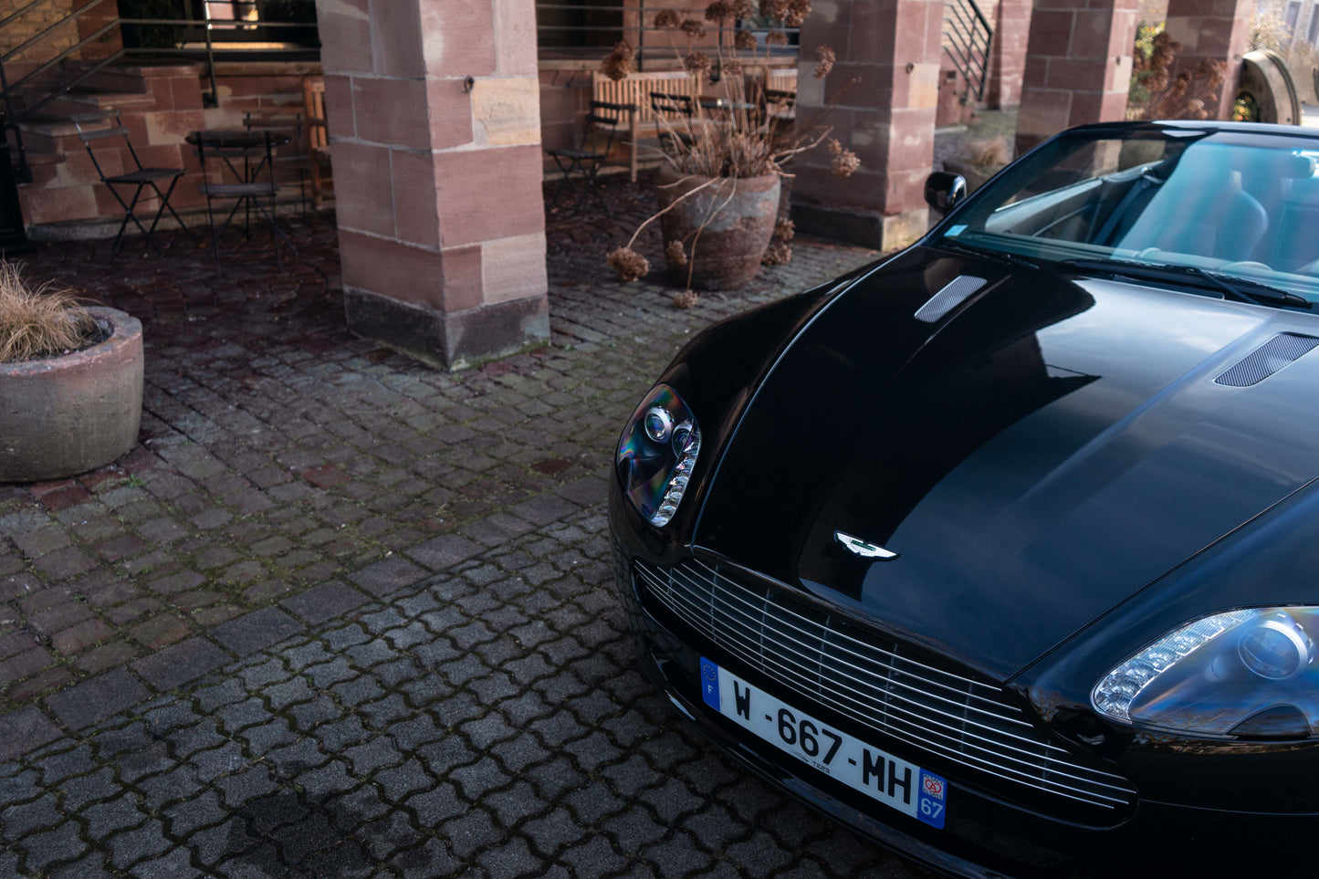 ASTON MARTIN V8 VANTAGE ROADSTER „Schaltgetriebe“