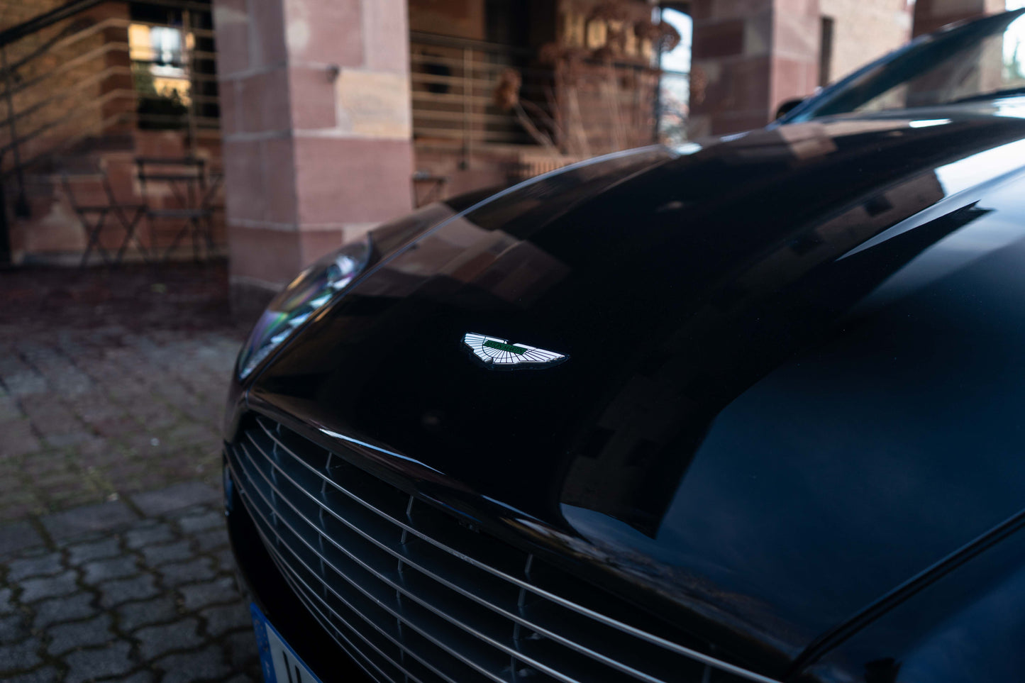 ASTON MARTIN V8 VANTAGE ROADSTER „Schaltgetriebe“