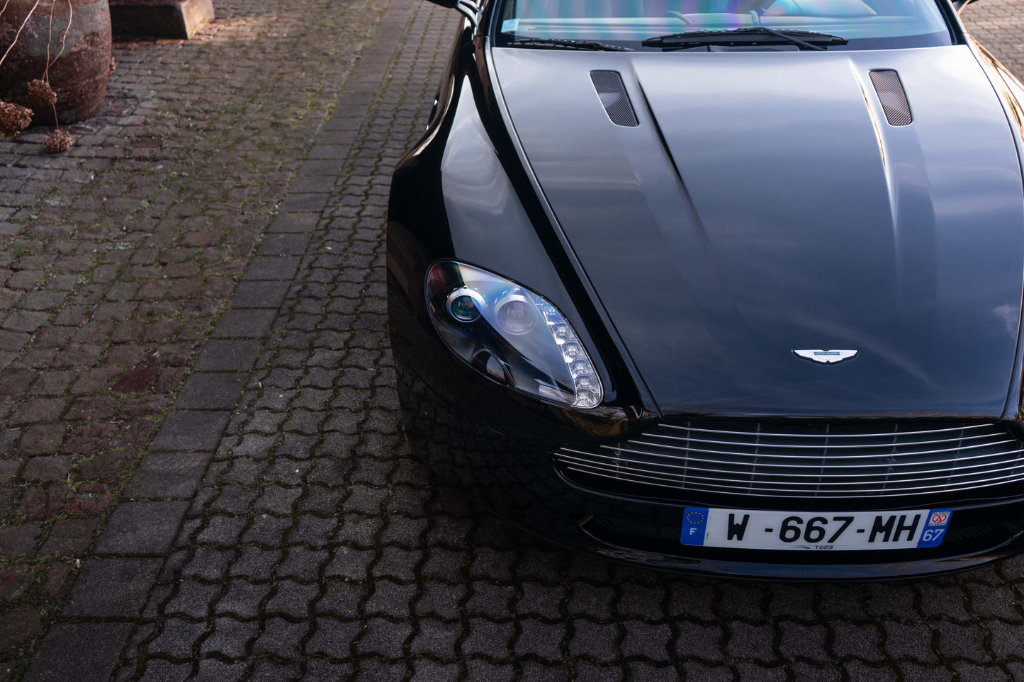 ASTON MARTIN V8 VANTAGE ROADSTER „Schaltgetriebe“