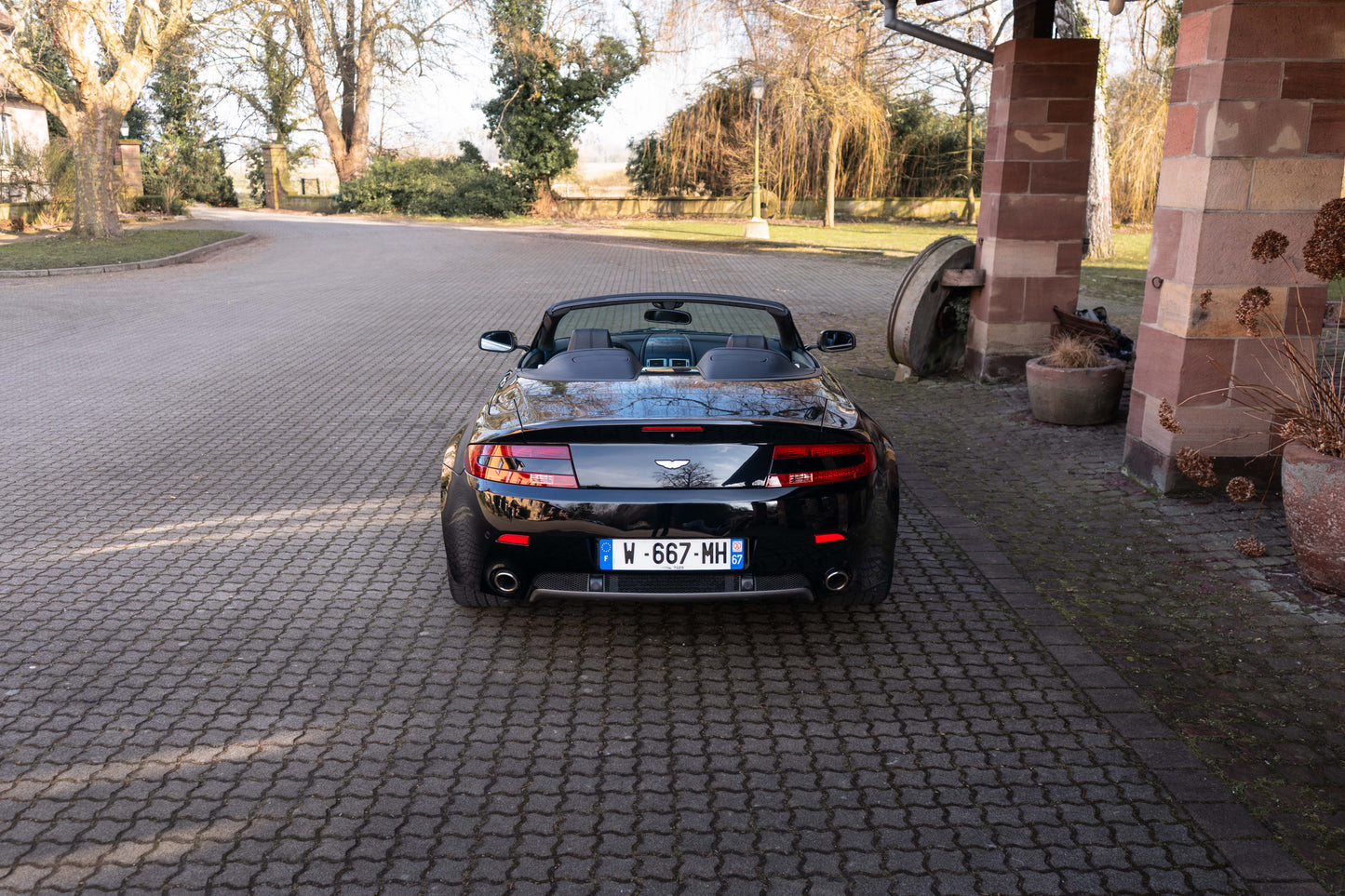 ASTON MARTIN V8 VANTAGE ROADSTER „Schaltgetriebe“