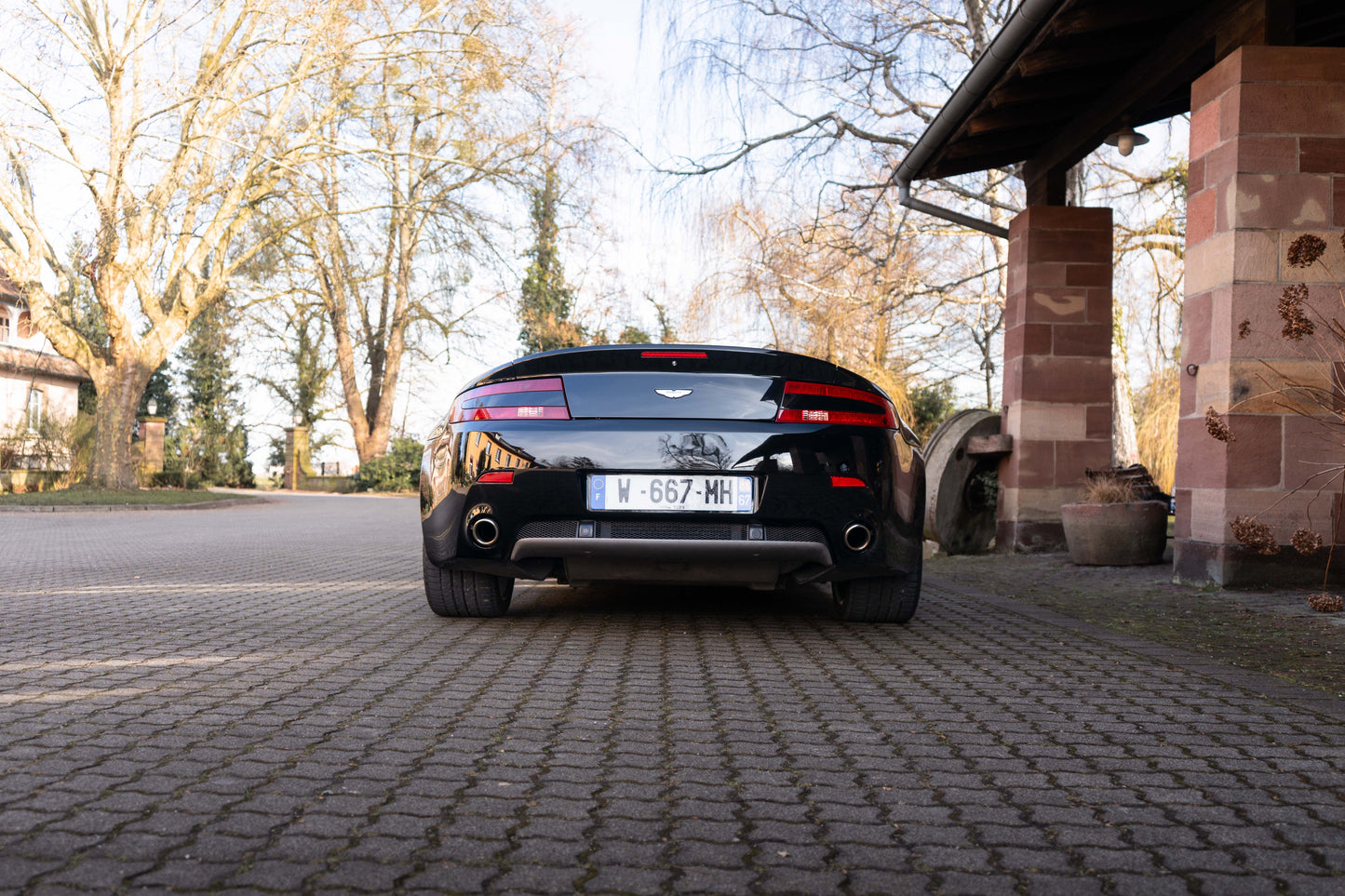 ASTON MARTIN V8 VANTAGE ROADSTER „Schaltgetriebe“