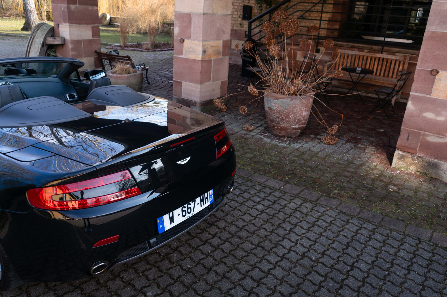 ASTON MARTIN V8 VANTAGE ROADSTER „Schaltgetriebe“