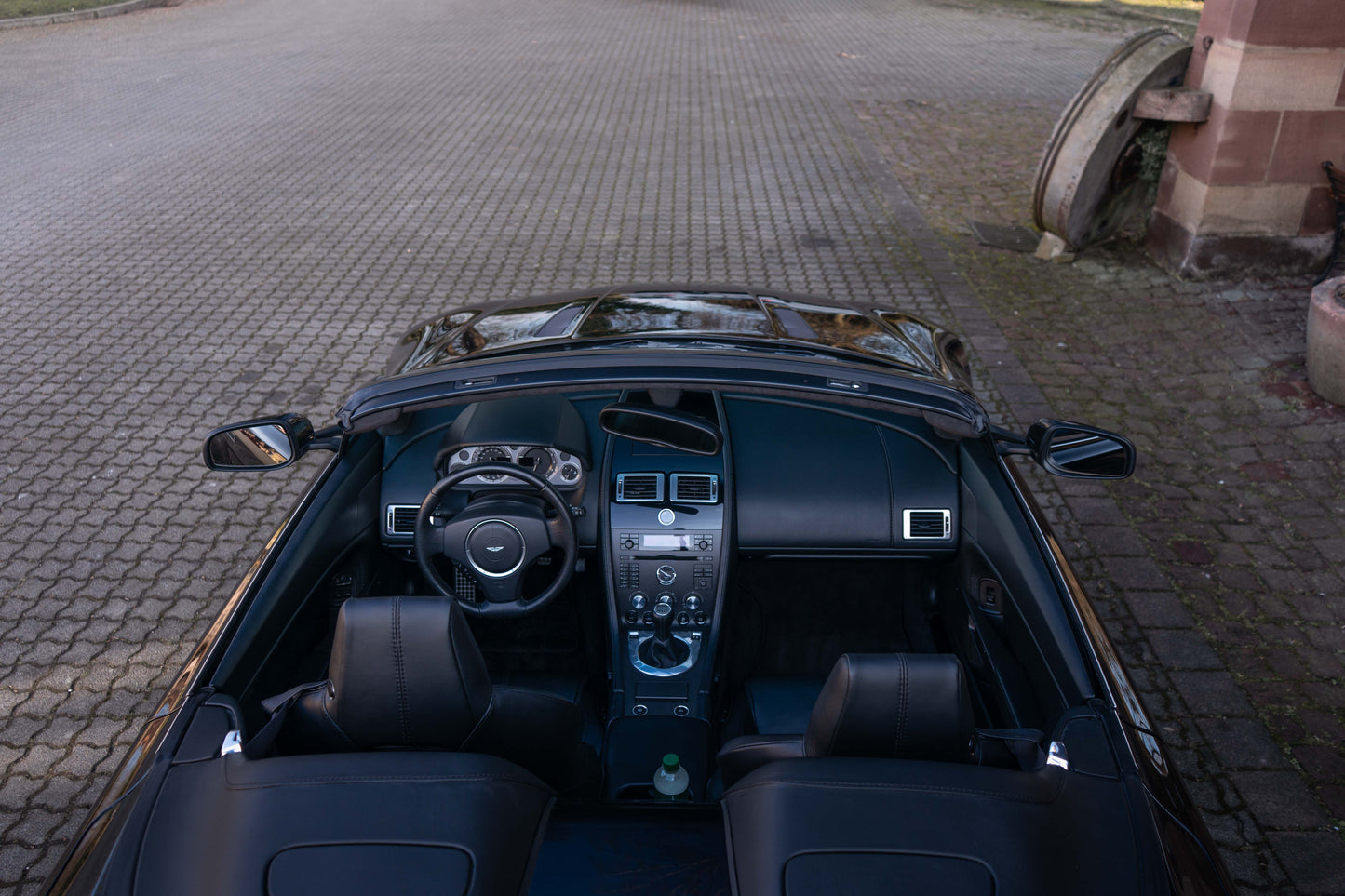 ASTON MARTIN V8 VANTAGE ROADSTER „Schaltgetriebe“