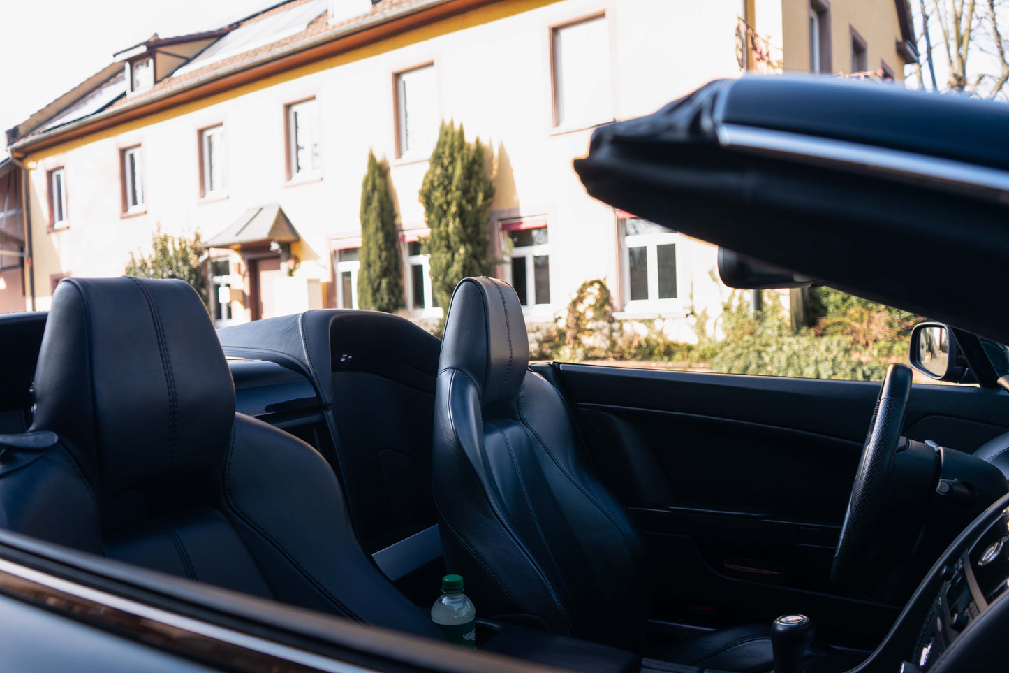 ASTON MARTIN V8 VANTAGE ROADSTER „Schaltgetriebe“