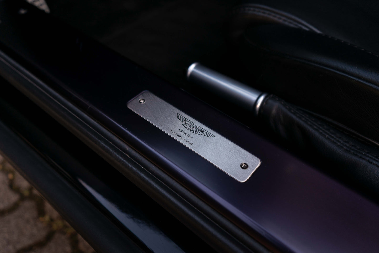 ASTON MARTIN V8 VANTAGE ROADSTER „Schaltgetriebe“