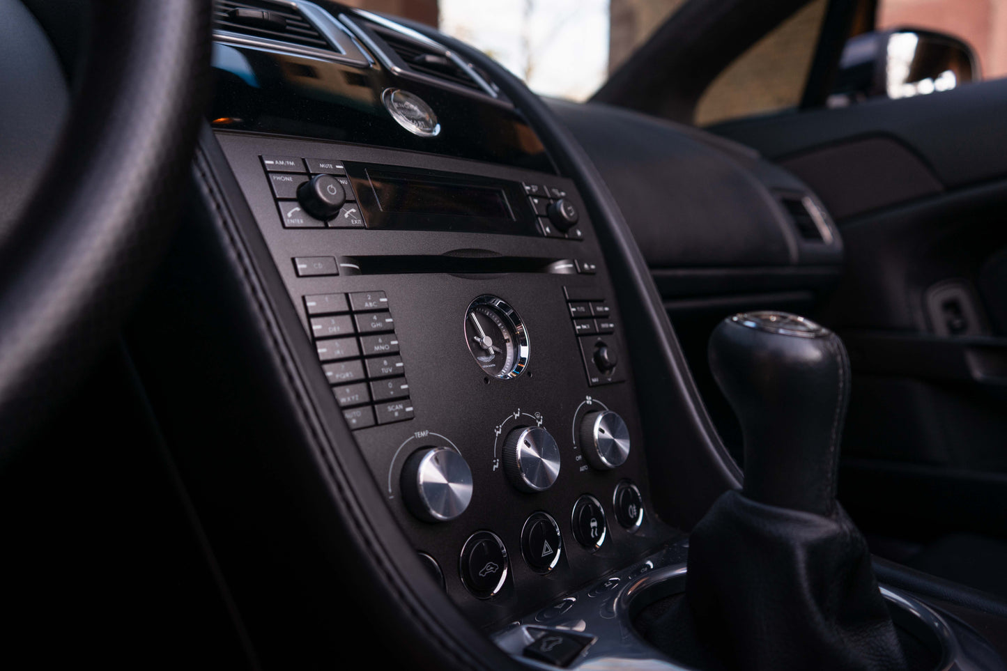 ASTON MARTIN V8 VANTAGE ROADSTER „Schaltgetriebe“