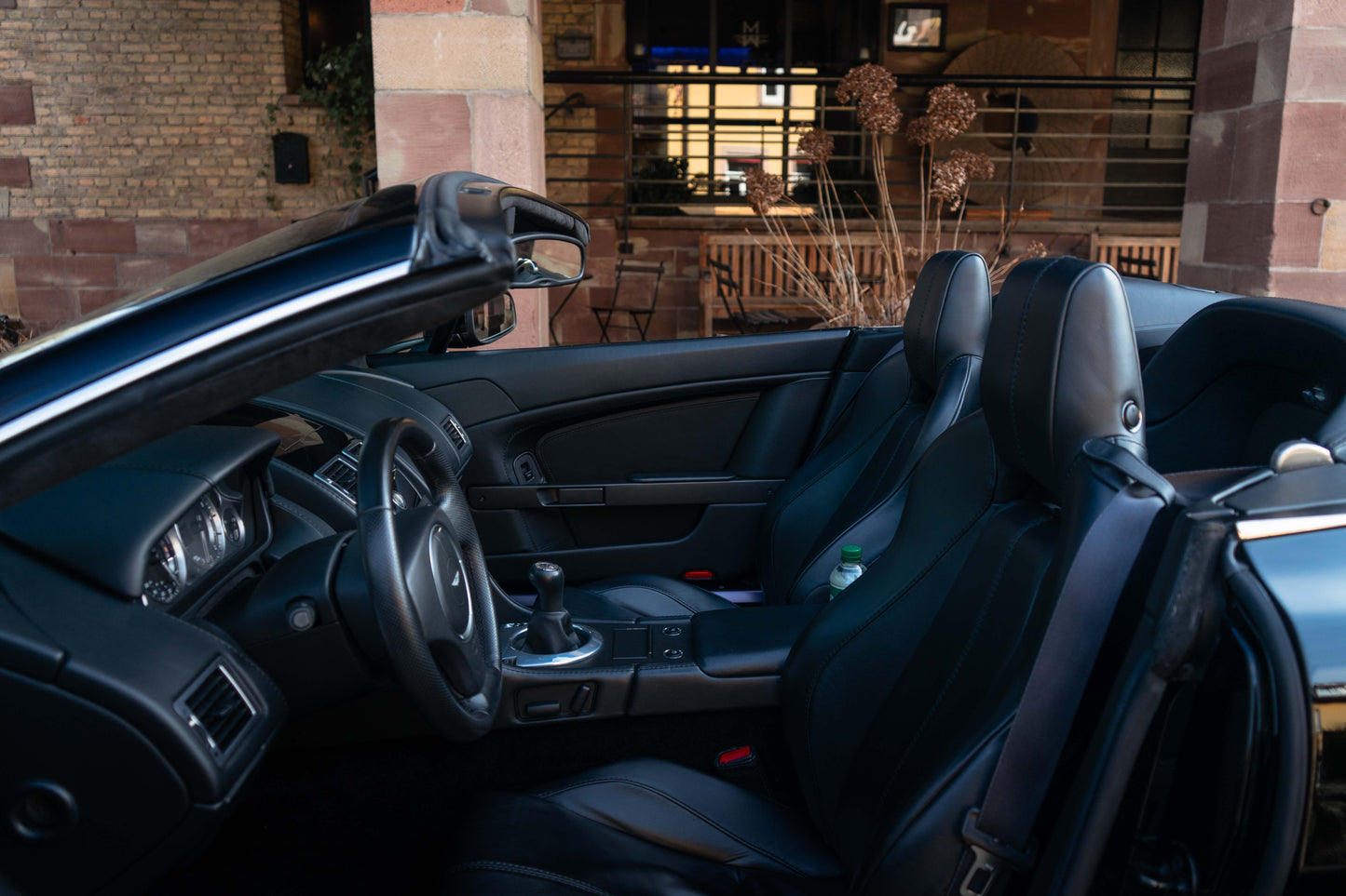 ASTON MARTIN V8 VANTAGE ROADSTER „Schaltgetriebe“