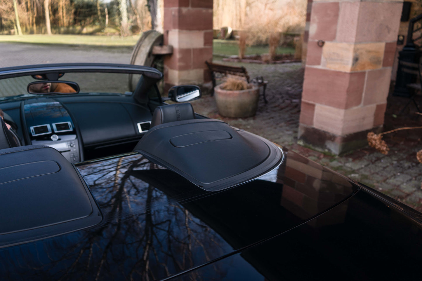 ASTON MARTIN V8 VANTAGE ROADSTER „Schaltgetriebe“