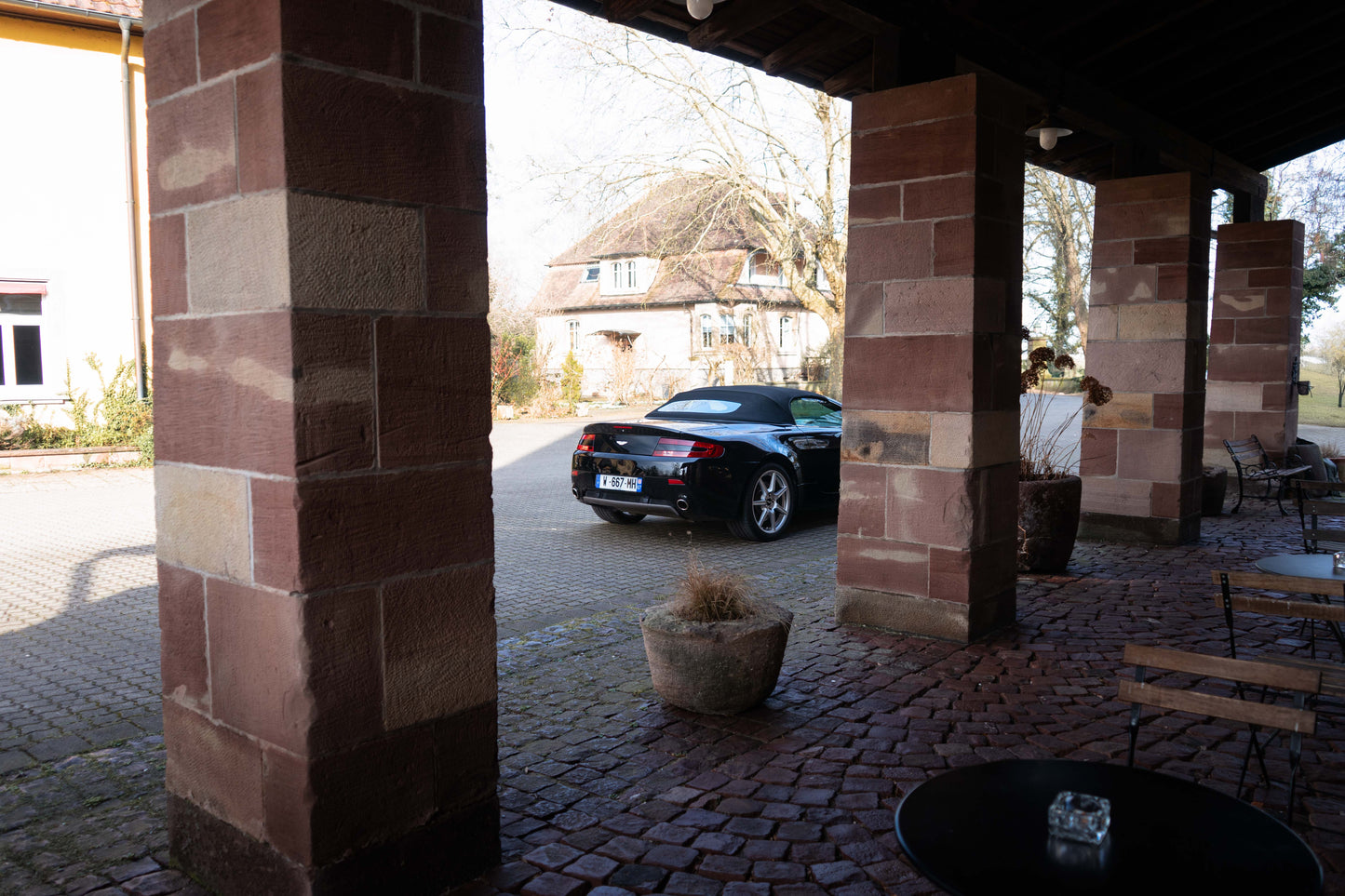 ASTON MARTIN V8 VANTAGE ROADSTER „Schaltgetriebe“