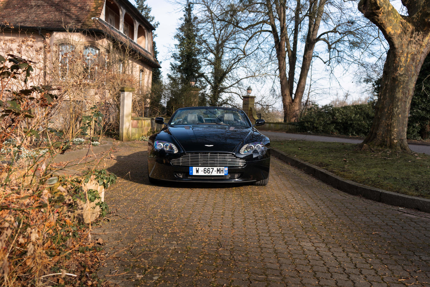 ASTON MARTIN V8 VANTAGE ROADSTER „Schaltgetriebe“