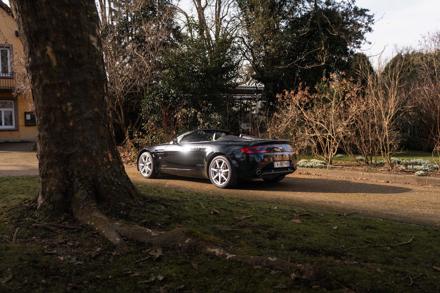ASTON MARTIN V8 VANTAGE ROADSTER „Schaltgetriebe“