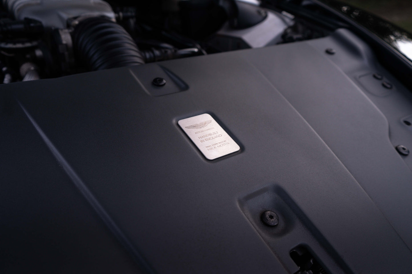 ASTON MARTIN V8 VANTAGE ROADSTER „Schaltgetriebe“