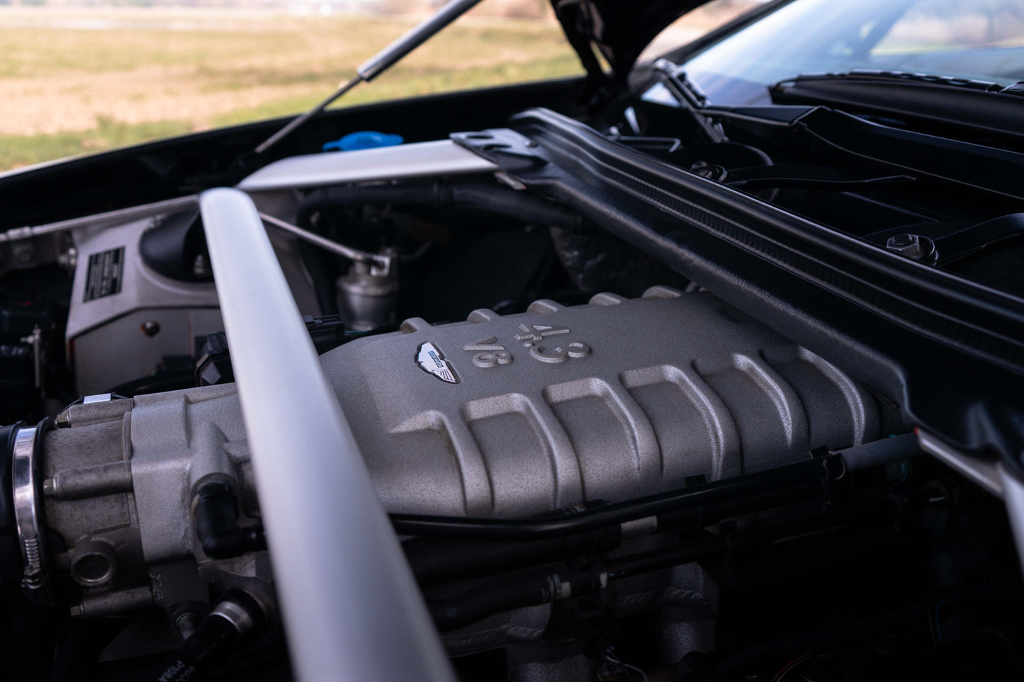 ASTON MARTIN V8 VANTAGE ROADSTER „Schaltgetriebe“