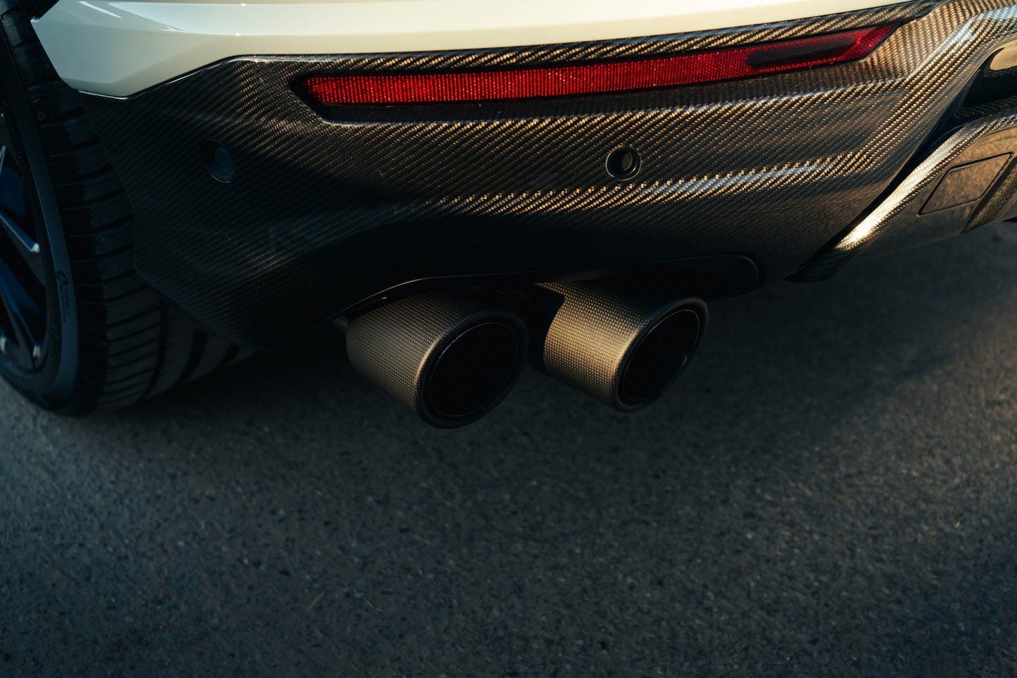 LAMBORGHINI URUS FULL CARBON Milltek