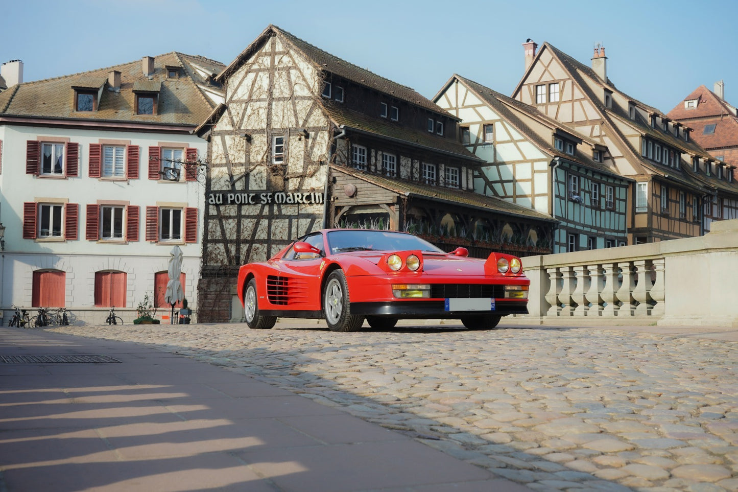 FERRARI TESTAROSSA