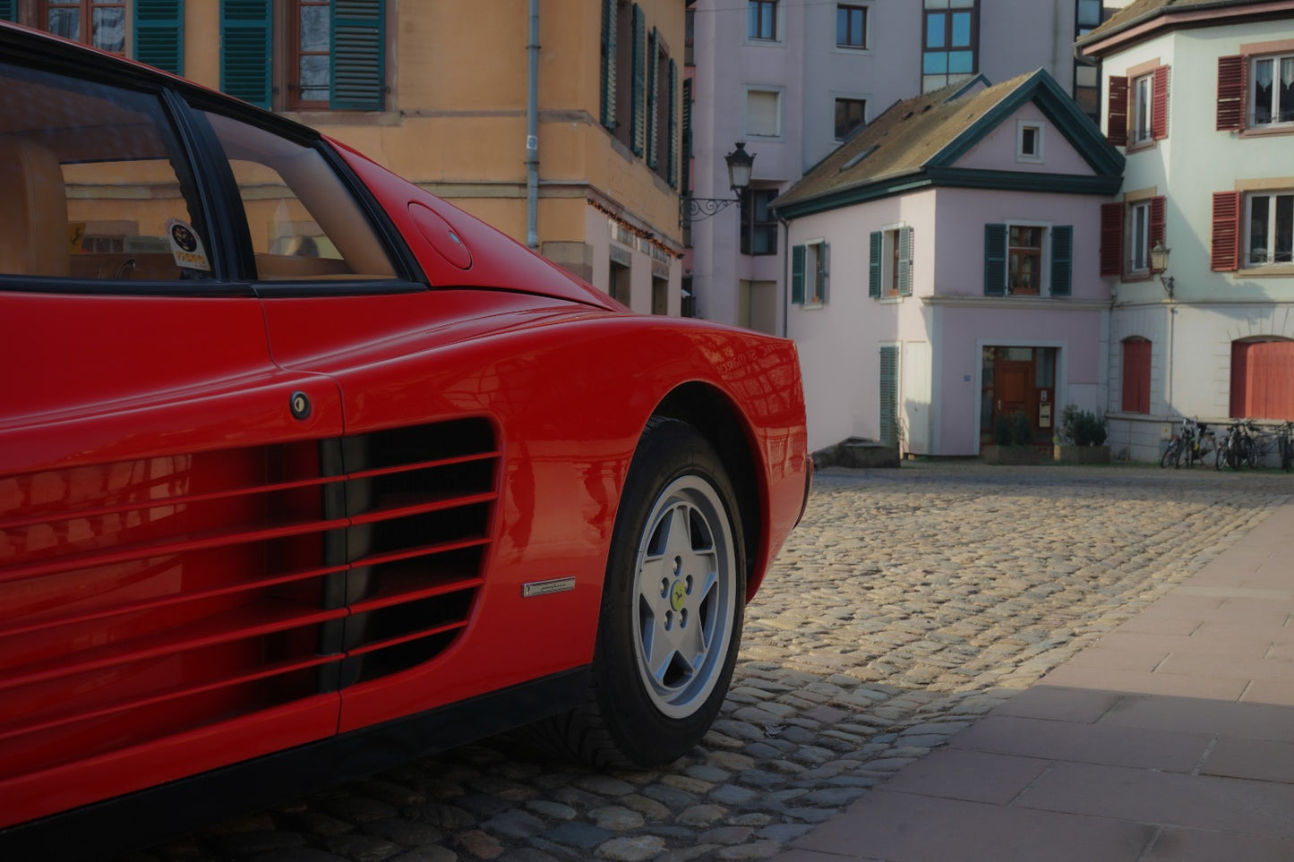 FERRARI TESTAROSSA