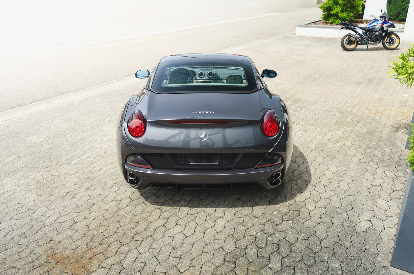 FERRARI California