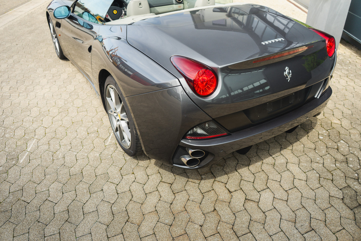 FERRARI California