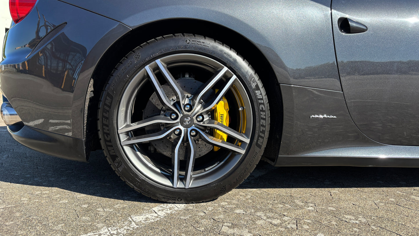 FERRARI FF