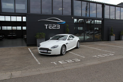 ASTON MARTIN V8 VANTAGE