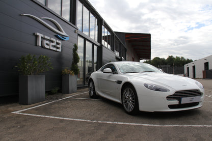ASTON MARTIN V8 VANTAGE