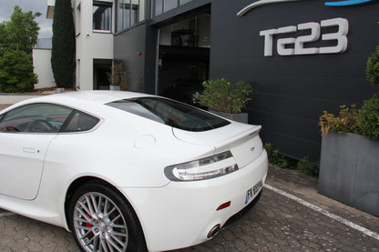 ASTON MARTIN V8 VANTAGE