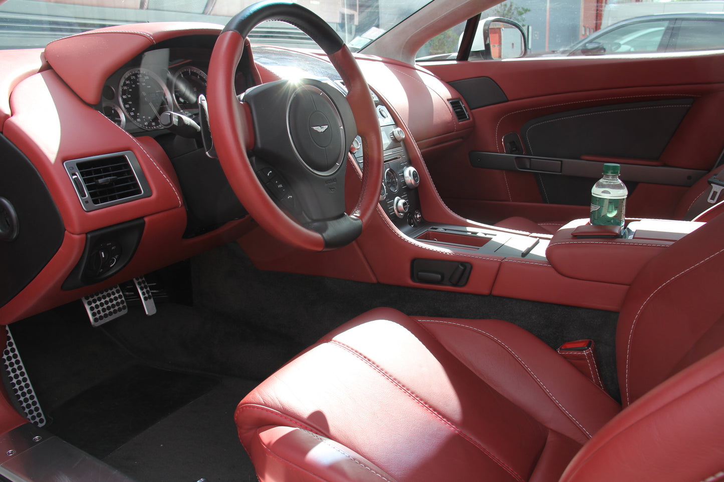 ASTON MARTIN V8 VANTAGE