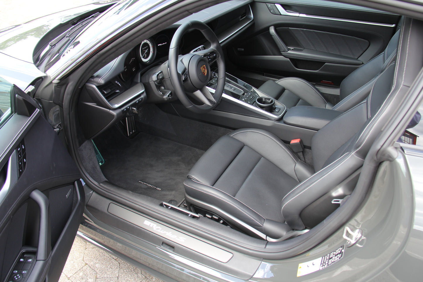 PORSCHE 992 TURBO S