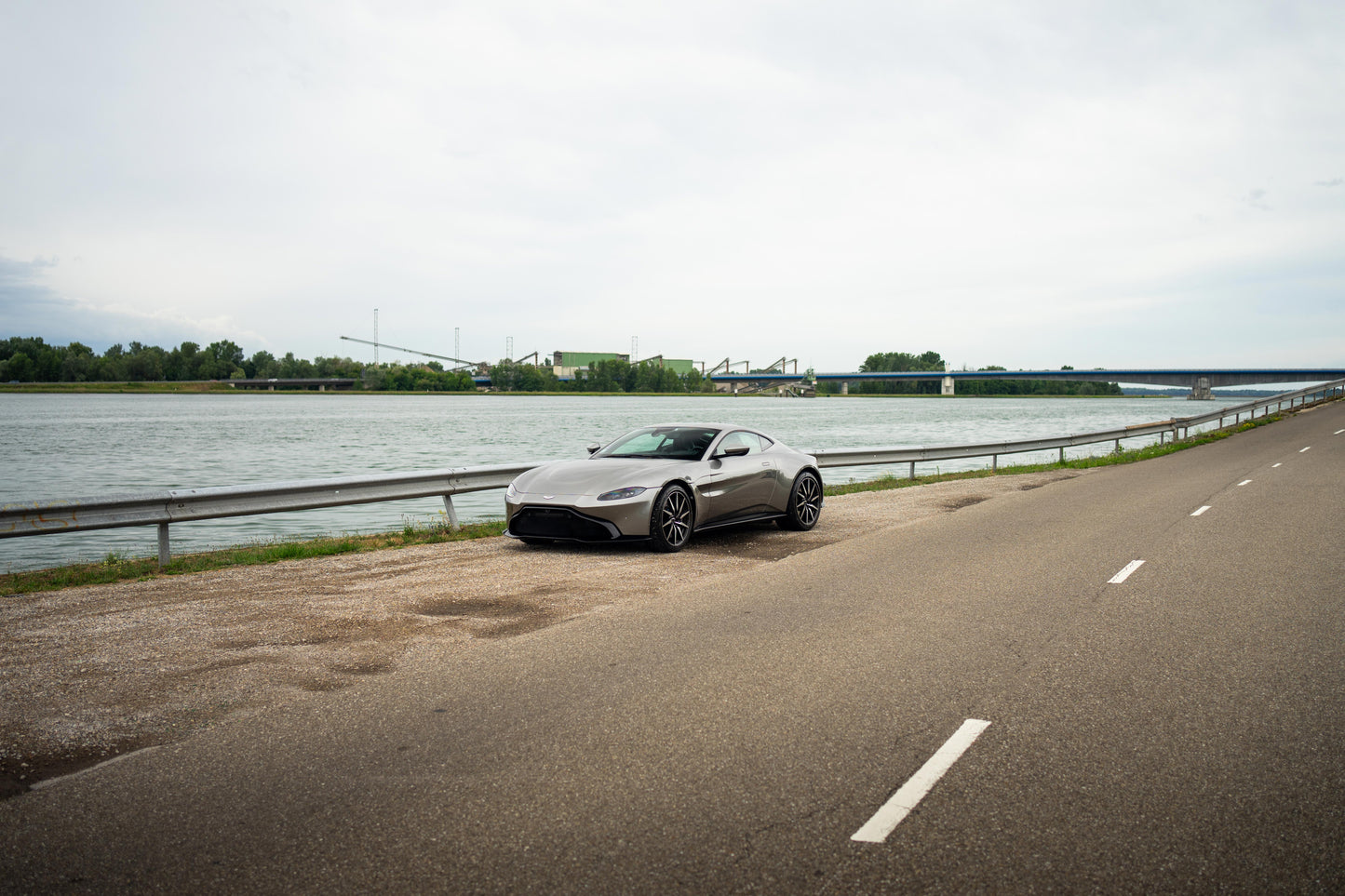 ASTON MARTIN V8 VANTAGE 2019