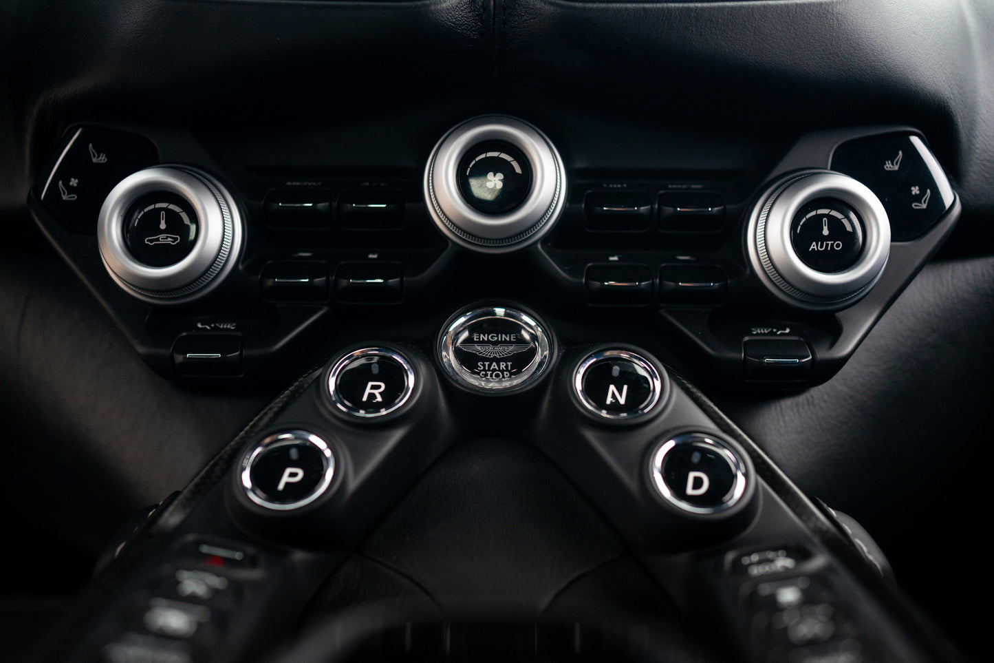 ASTON MARTIN V8 VANTAGE 2019