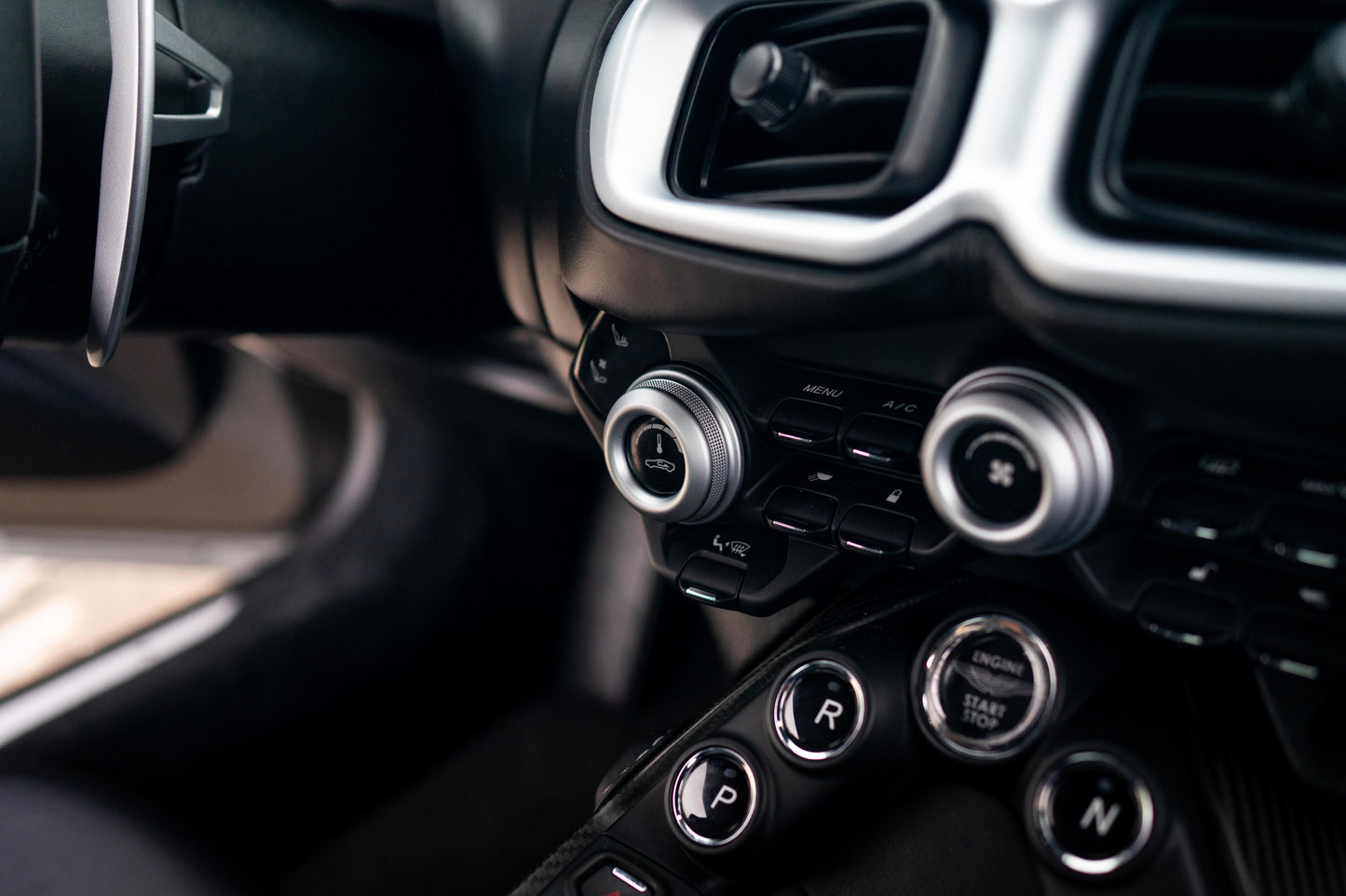 ASTON MARTIN V8 VANTAGE 2019
