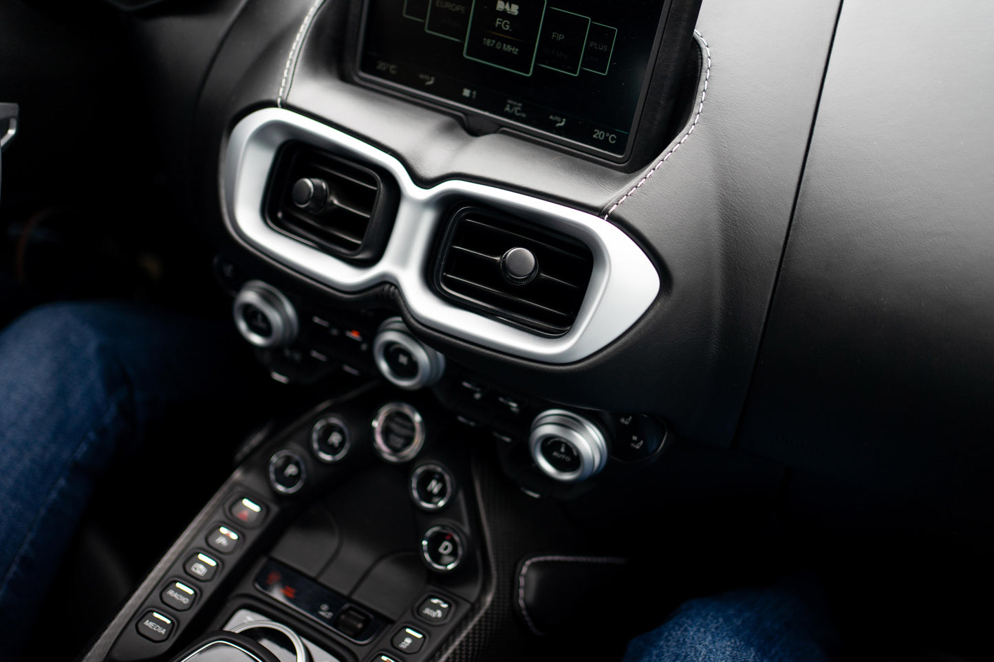 ASTON MARTIN V8 VANTAGE 2019