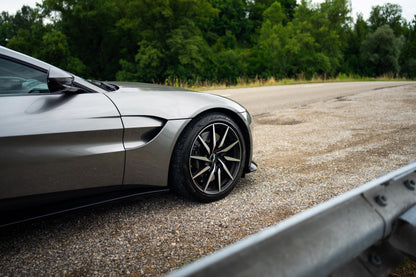 ASTON MARTIN V8 VANTAGE 2019